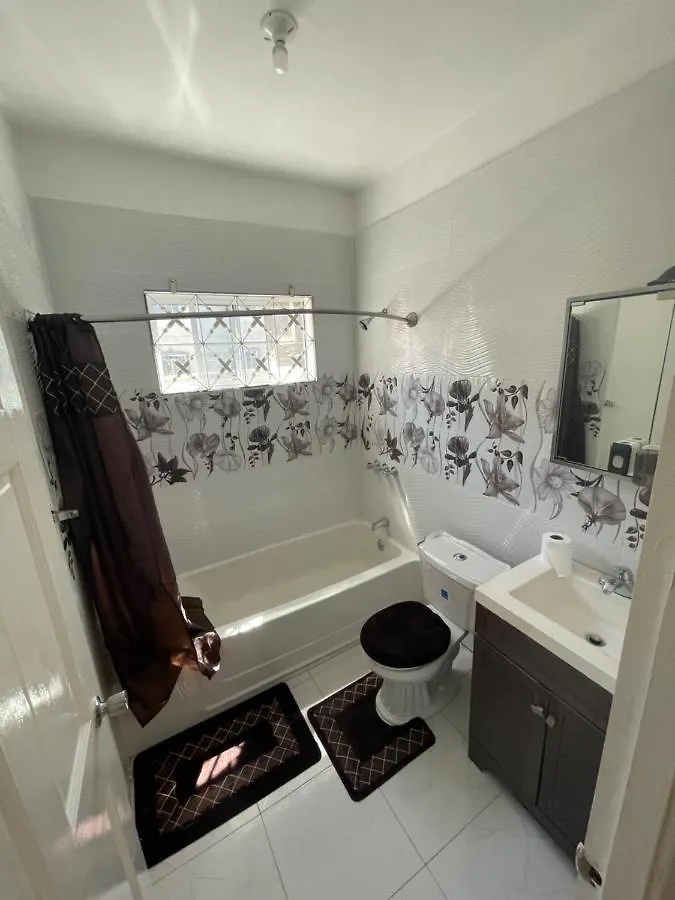 Mount Royal Estate Cozy Comfort Portmore 0*,